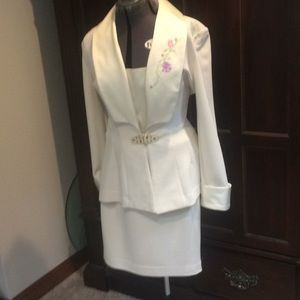 Cache suit with lavender embroidery